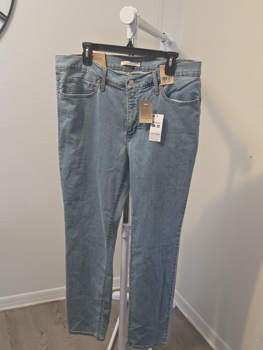Levi's Women's Light Blue Straight Leg Jeans